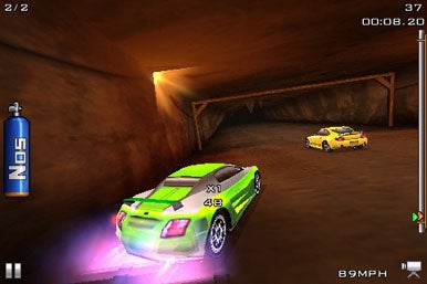 Fast & Furious - это скоростная гоночная игра для iPhone и iPod touch, выпущенная   Я играю   которые попали в App Store в то время, когда   одноименный фильм   попал на большой экран